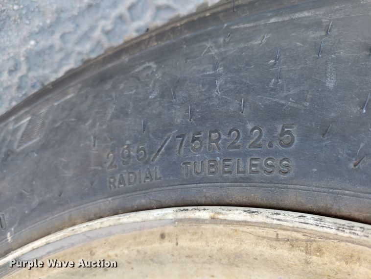 image for item DM8080 1993 Freightliner FLD120  semi truck