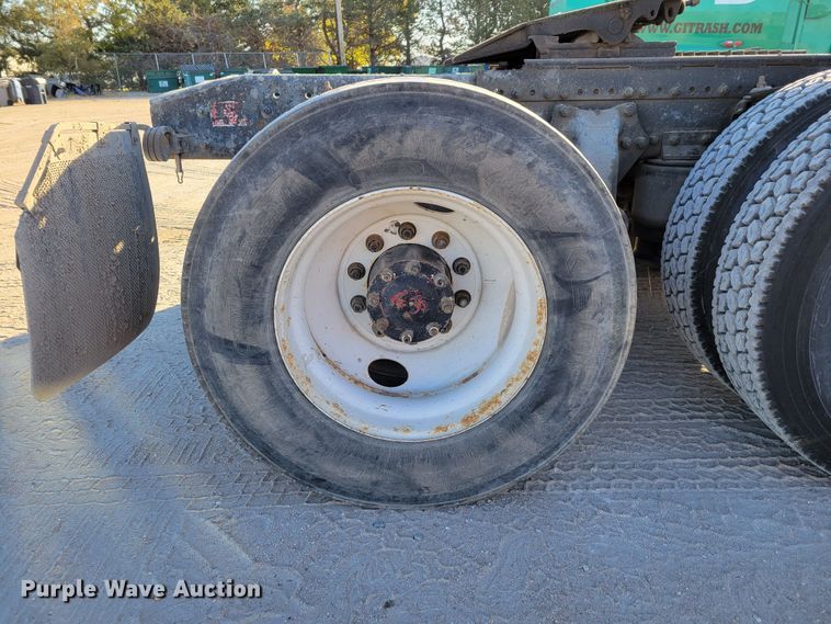 image for item DM8080 1993 Freightliner FLD120  semi truck