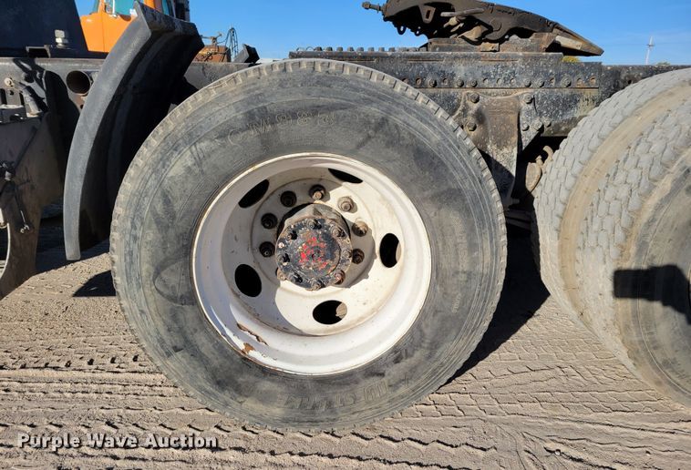 image for item DM8080 1993 Freightliner FLD120  semi truck