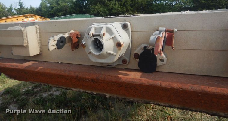 image for item DN0462 2001 Chaparral  flatbed trailer