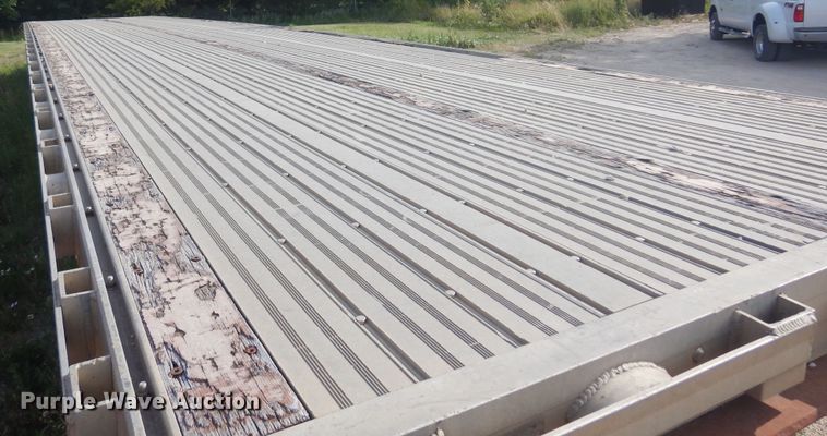 image for item DN0462 2001 Chaparral  flatbed trailer