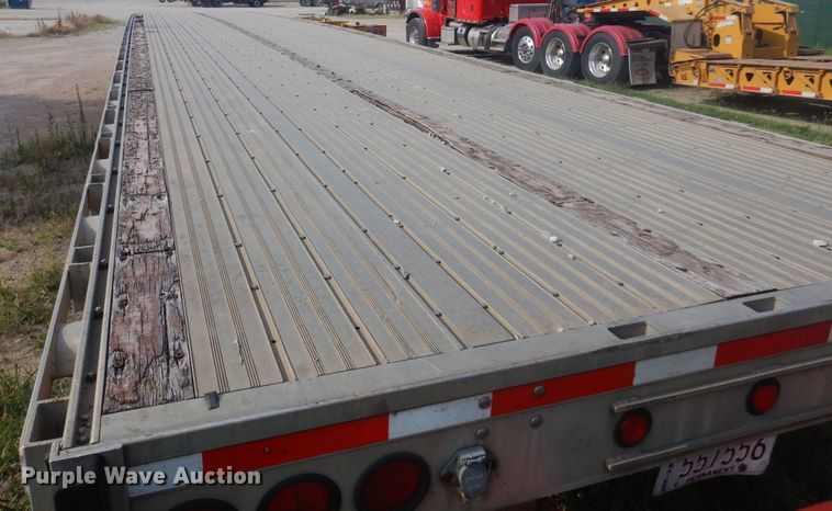 image for item DN0462 2001 Chaparral  flatbed trailer