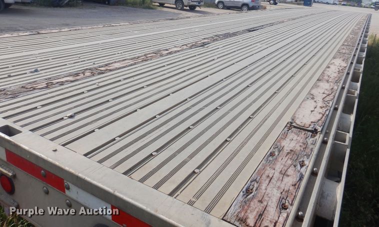 image for item DN0462 2001 Chaparral  flatbed trailer