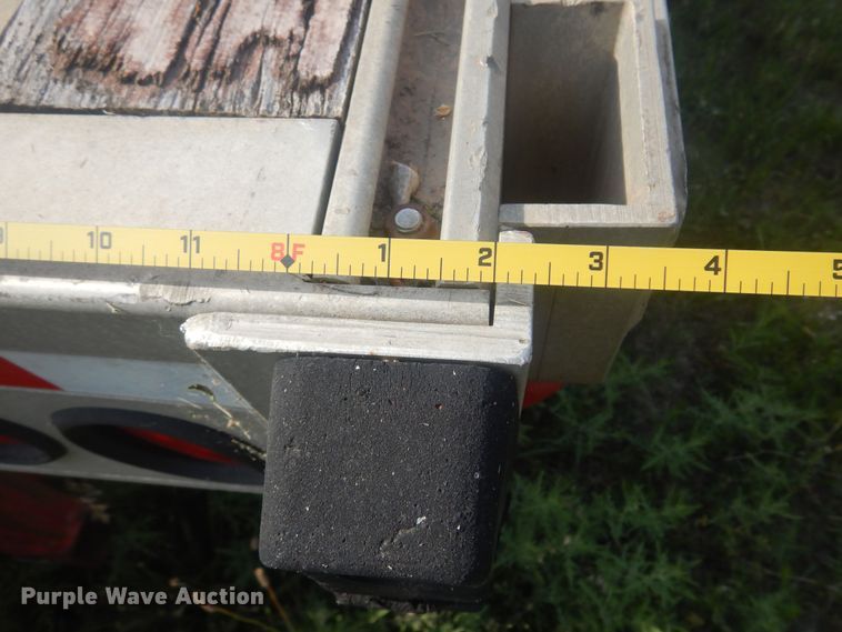 image for item DN0462 2001 Chaparral  flatbed trailer