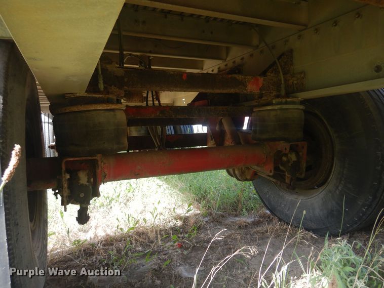 image for item DN0462 2001 Chaparral  flatbed trailer