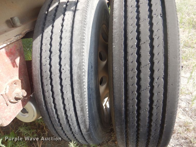 image for item DN0462 2001 Chaparral  flatbed trailer