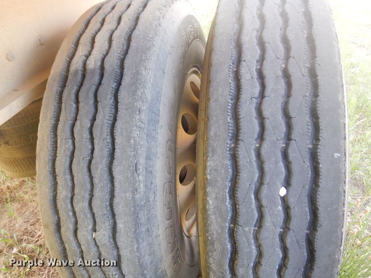 image for item DN0462 2001 Chaparral  flatbed trailer