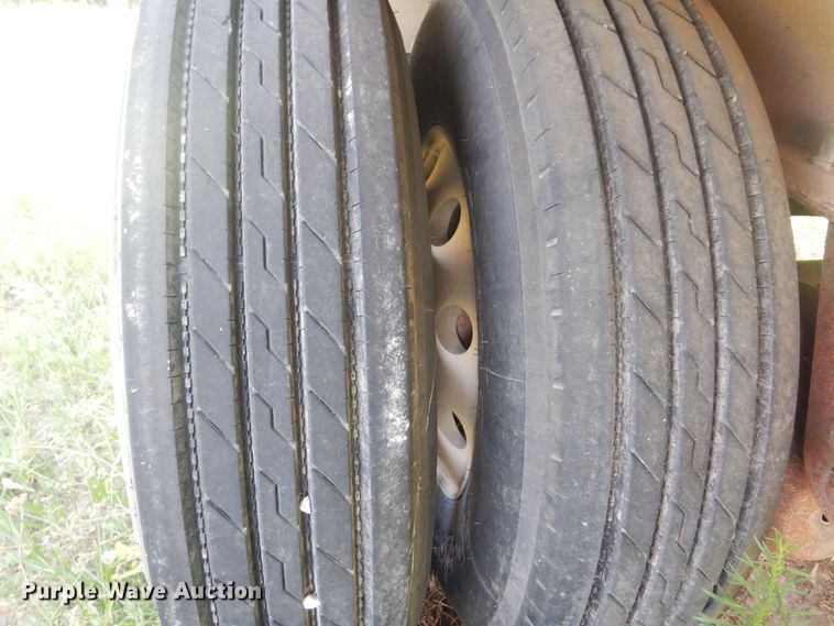 image for item DN0462 2001 Chaparral  flatbed trailer