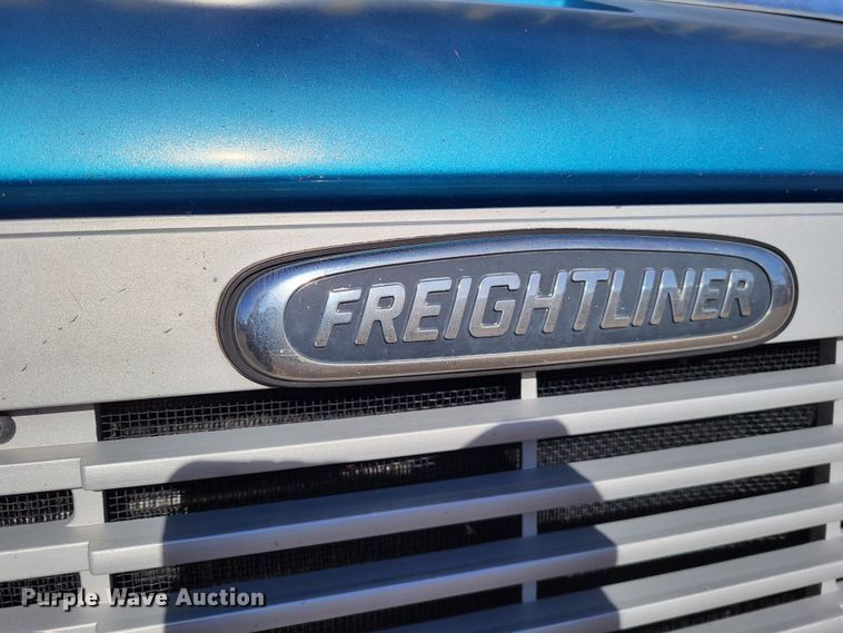 image for item DO3532 2004 Freightliner FL80 flatbed truck
