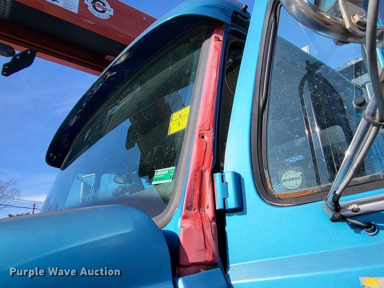 image for item DO3532 2004 Freightliner FL80 flatbed truck