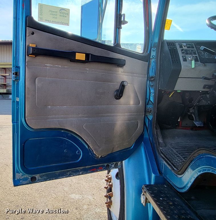 image for item DO3532 2004 Freightliner FL80 flatbed truck