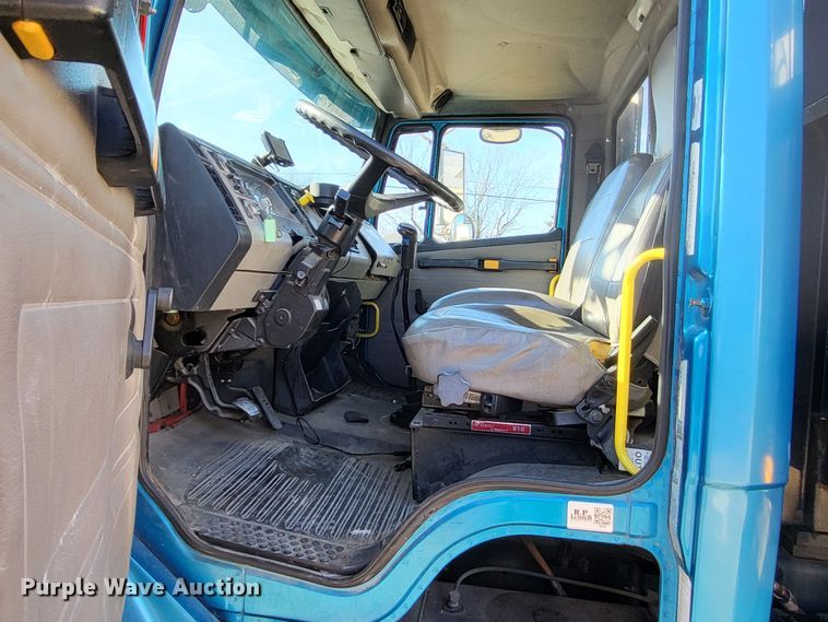 image for item DO3532 2004 Freightliner FL80 flatbed truck