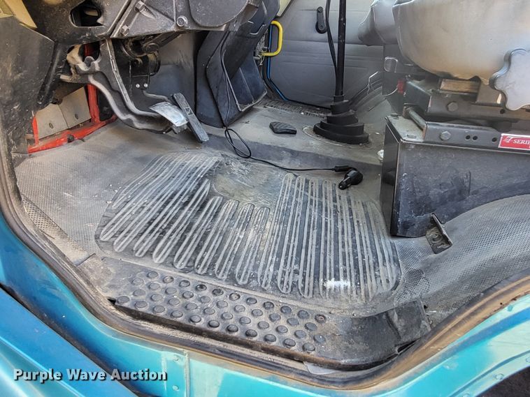 image for item DO3532 2004 Freightliner FL80 flatbed truck