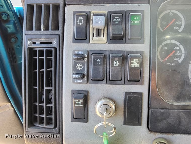 image for item DO3532 2004 Freightliner FL80 flatbed truck