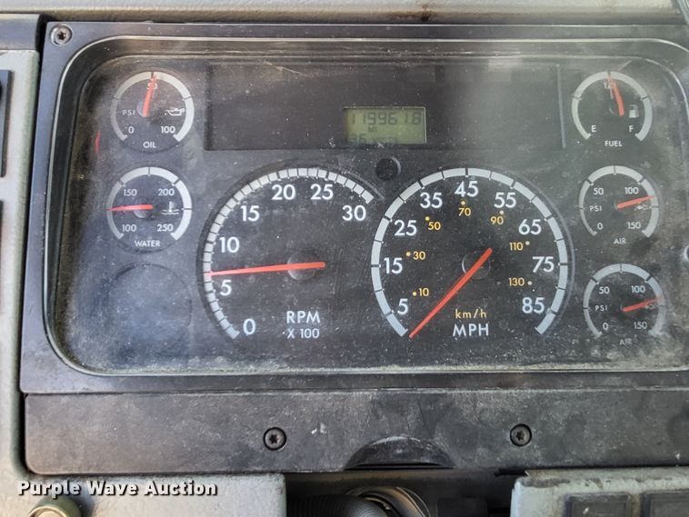 image for item DO3532 2004 Freightliner FL80 flatbed truck