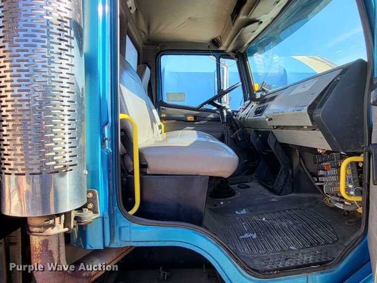 image for item DO3532 2004 Freightliner FL80 flatbed truck