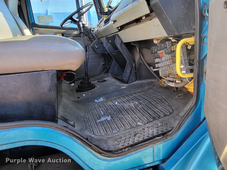 image for item DO3532 2004 Freightliner FL80 flatbed truck