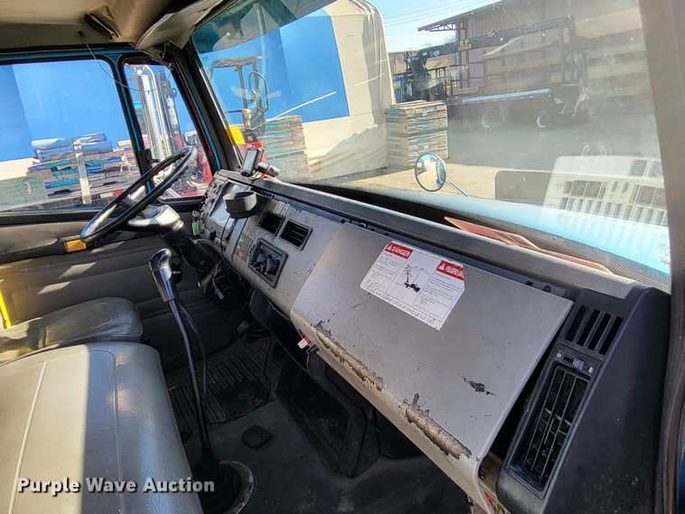 image for item DO3532 2004 Freightliner FL80 flatbed truck