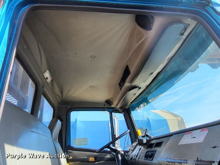 image for item DO3532 2004 Freightliner FL80 flatbed truck