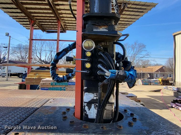 image for item DO3532 2004 Freightliner FL80 flatbed truck