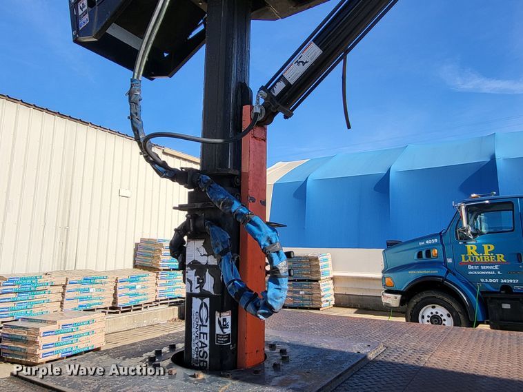 image for item DO3532 2004 Freightliner FL80 flatbed truck