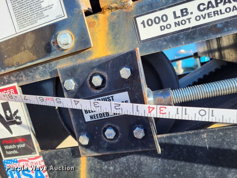 image for item DO3532 2004 Freightliner FL80 flatbed truck