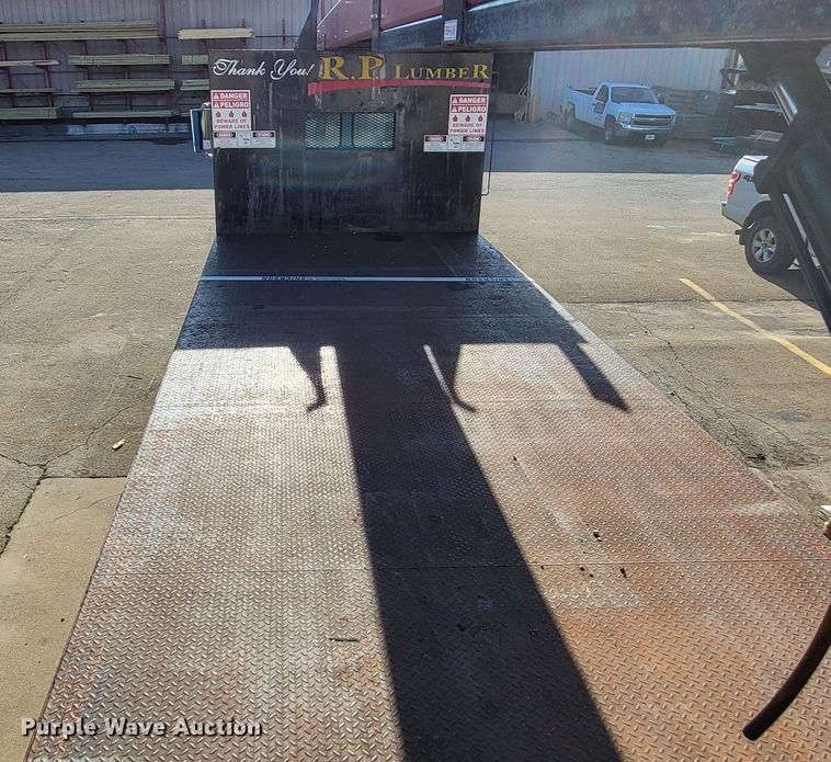 image for item DO3532 2004 Freightliner FL80 flatbed truck