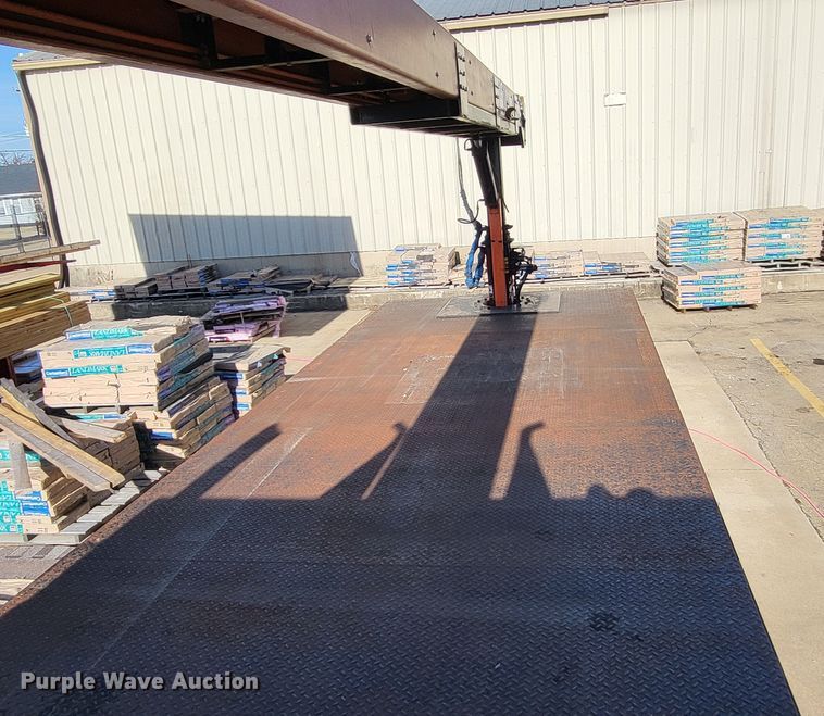 image for item DO3532 2004 Freightliner FL80 flatbed truck