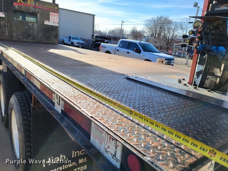 image for item DO3532 2004 Freightliner FL80 flatbed truck