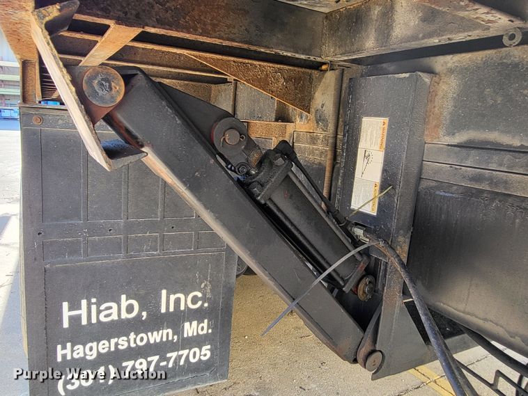 image for item DO3532 2004 Freightliner FL80 flatbed truck