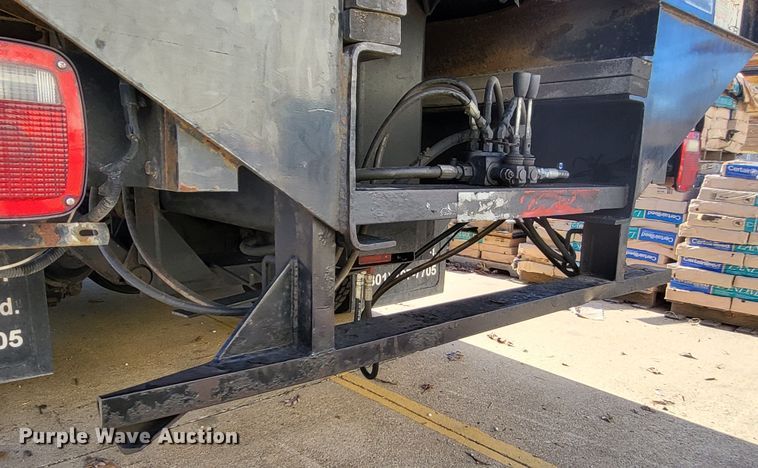 image for item DO3532 2004 Freightliner FL80 flatbed truck