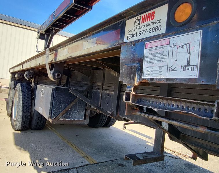 image for item DO3532 2004 Freightliner FL80 flatbed truck