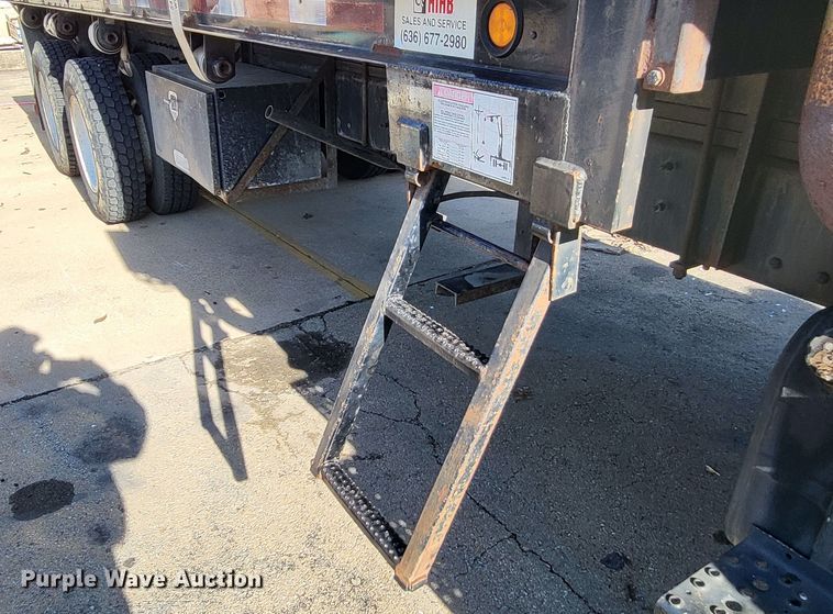 image for item DO3532 2004 Freightliner FL80 flatbed truck