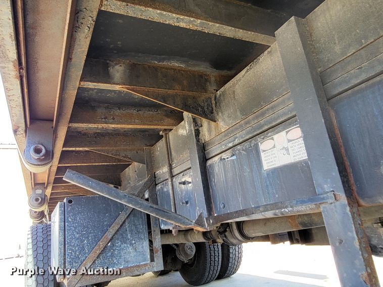 image for item DO3532 2004 Freightliner FL80 flatbed truck