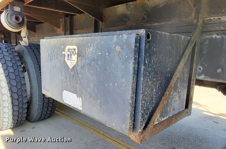 image for item DO3532 2004 Freightliner FL80 flatbed truck