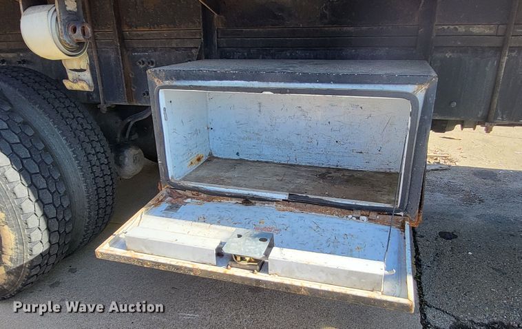 image for item DO3532 2004 Freightliner FL80 flatbed truck