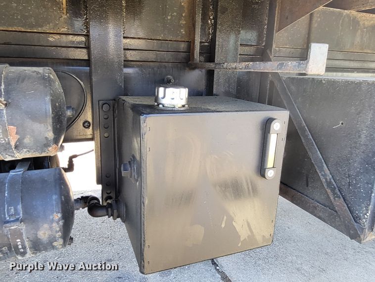 image for item DO3532 2004 Freightliner FL80 flatbed truck