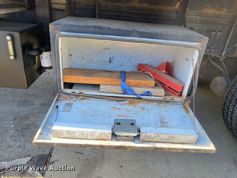 image for item DO3532 2004 Freightliner FL80 flatbed truck