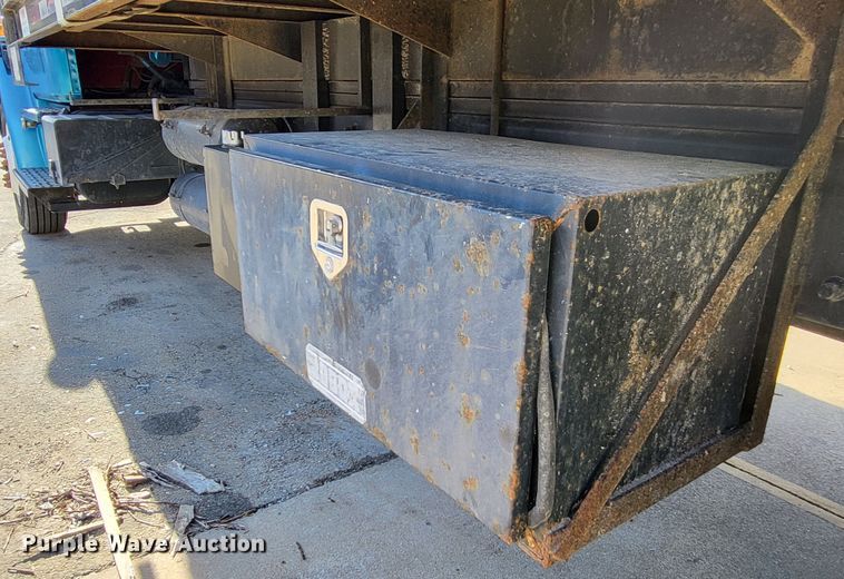 image for item DO3532 2004 Freightliner FL80 flatbed truck