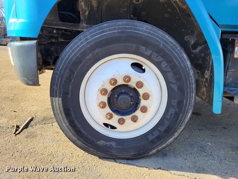 image for item DO3532 2004 Freightliner FL80 flatbed truck