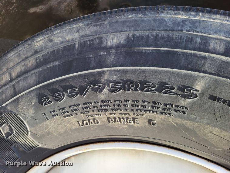 image for item DO3532 2004 Freightliner FL80 flatbed truck