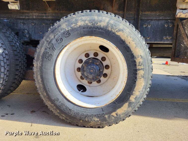 image for item DO3532 2004 Freightliner FL80 flatbed truck