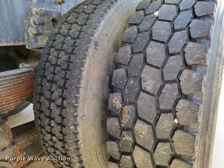 image for item DO3532 2004 Freightliner FL80 flatbed truck