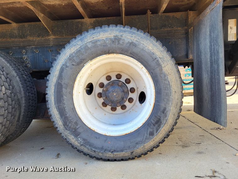 image for item DO3532 2004 Freightliner FL80 flatbed truck