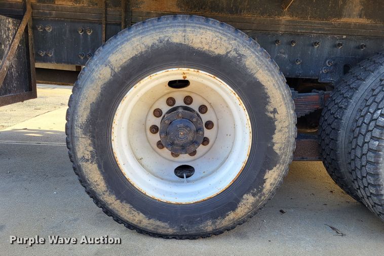 image for item DO3532 2004 Freightliner FL80 flatbed truck