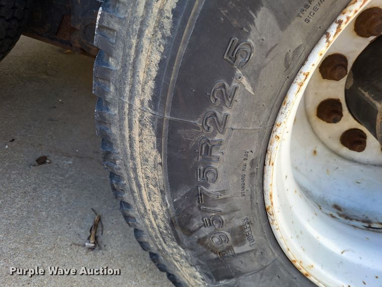 image for item DO3532 2004 Freightliner FL80 flatbed truck