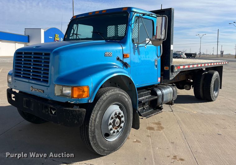 image for item DP0456 1995 International 4900  dump flatbed truck