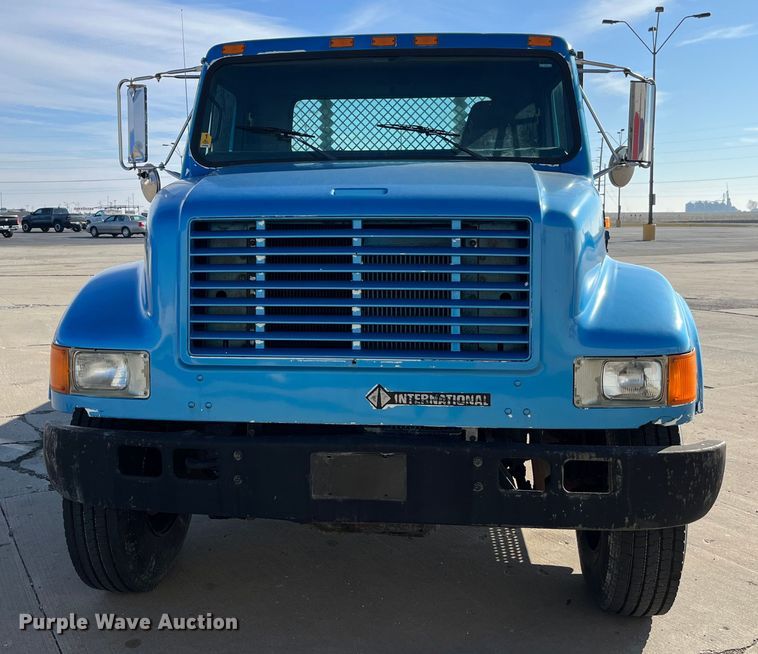 image for item DP0456 1995 International 4900  dump flatbed truck