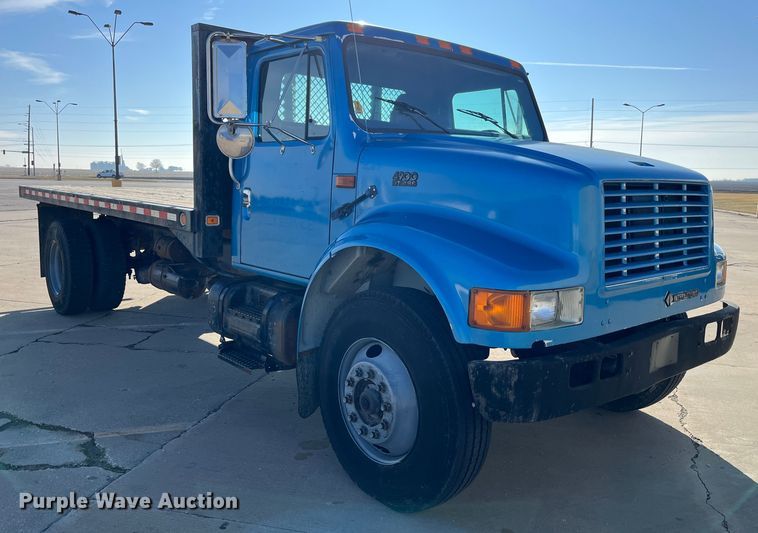 image for item DP0456 1995 International 4900  dump flatbed truck