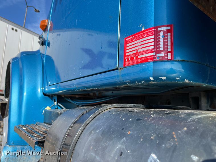 image for item DP0456 1995 International 4900  dump flatbed truck